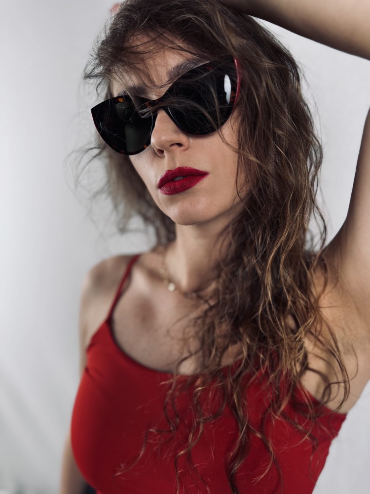DELUXE damskie okulary przeciwsłoneczne z polaryzacją szylkretowe kocie oko z czerwonymi zausznikami