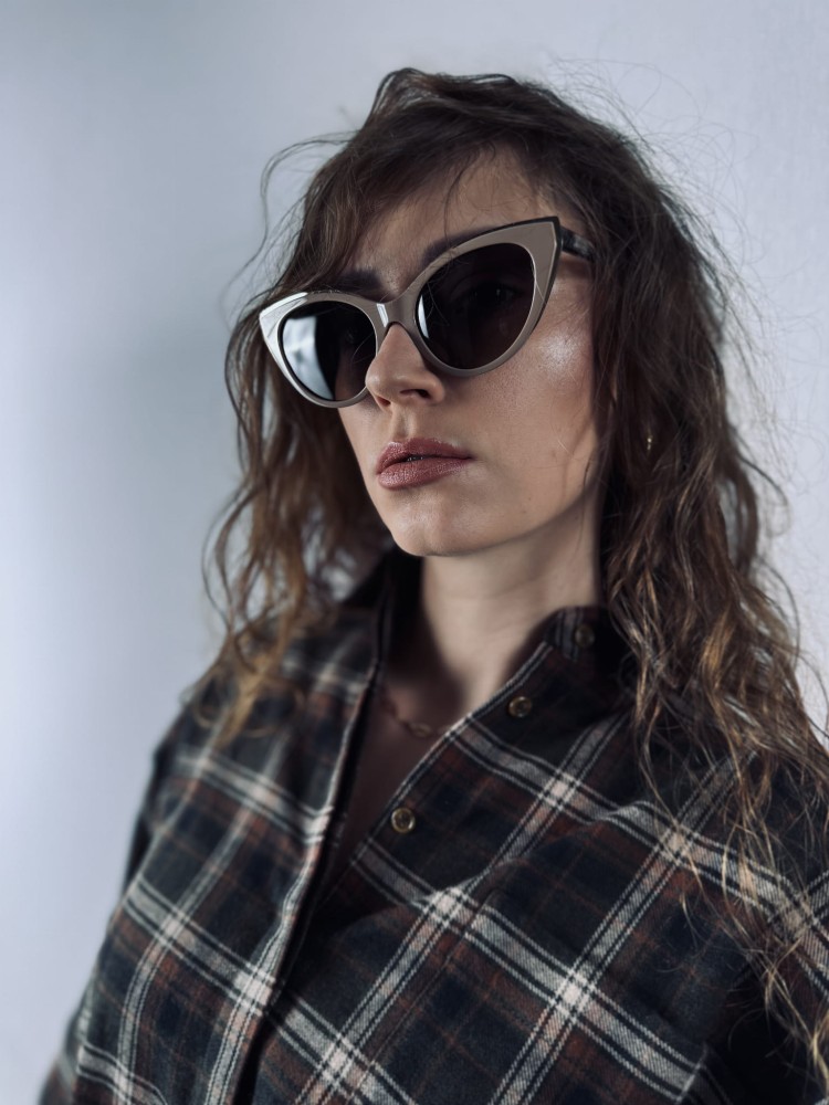 NYLON damskie okulary przeciwsłoneczne beżowe kocie z dodatkiem złota- DELUXE
