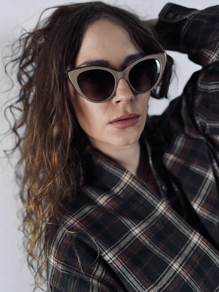 NYLON damskie okulary przeciwsłoneczne beżowe kocie z dodatkiem złota- DELUXE
